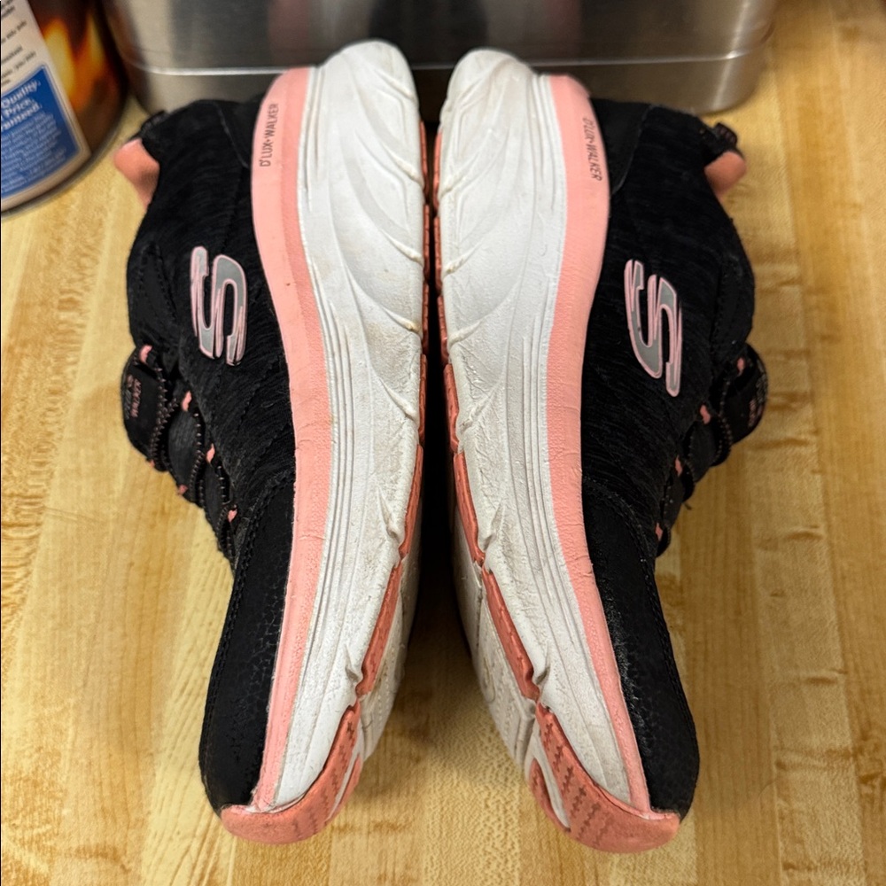 Skechers D'LUX Walker Charcoal and Coral Shoes - Picture 4 of 6